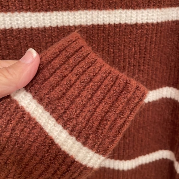 Fate long sleeve cropped wave hem Rust & white wide stripes sweater women’s sz S - Picture 4 of 12